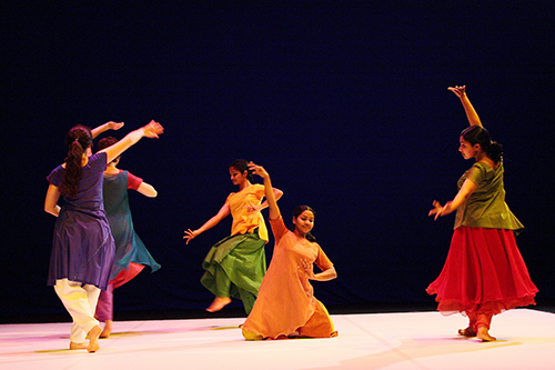 Lire la suite à propos de l’article GOPIKA, Création 2007 de Brigitte Chataignier, pour six danseuses